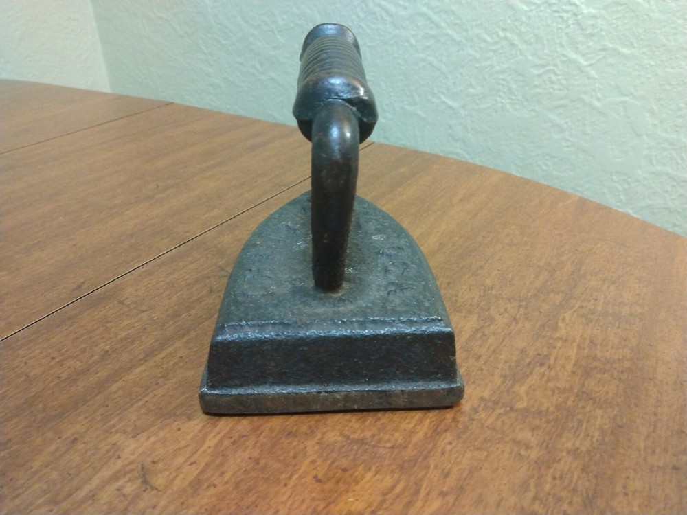 VINTAGE CAST IRON CHATTANOOGA #7 SAD FLAT IRON 