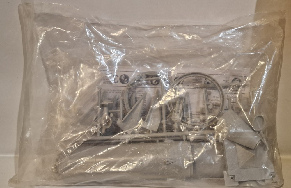 Space : Apollo Saturn V Rocket & Jupiter C model kits