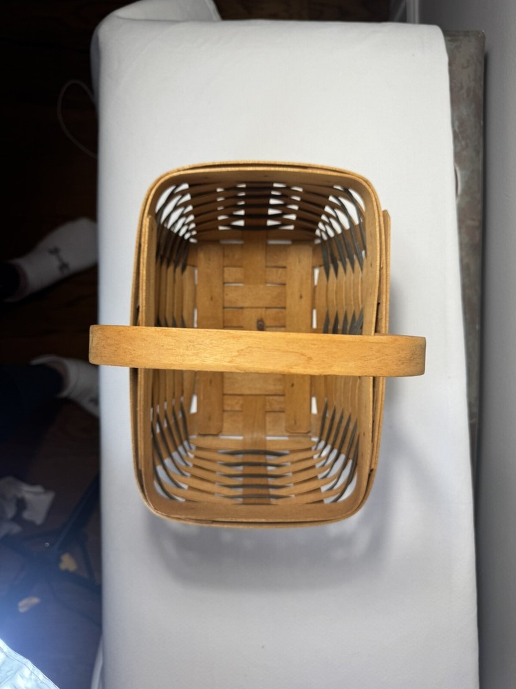 1995 Longaberger Heartland Basket with handle Medium