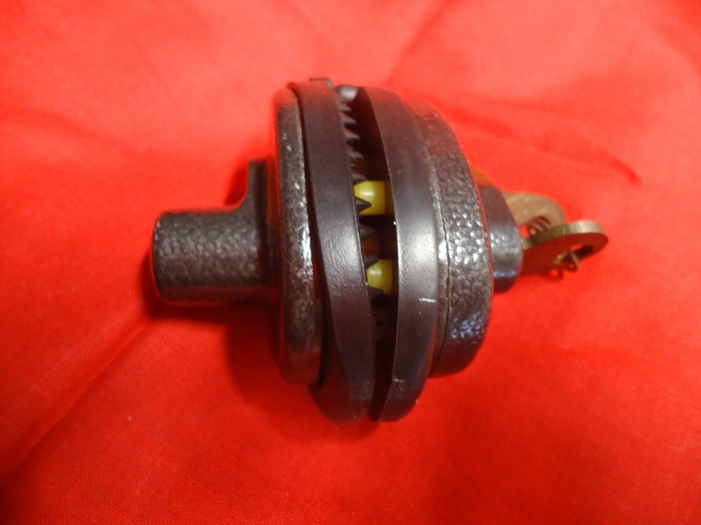 MASTER LOCK RIFLE/ PISTOL/ SHOTGUN KEYED TRIGGER GUN LOCK