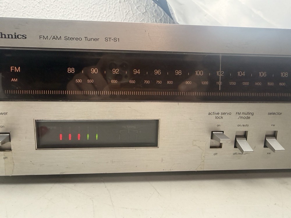 Technics ST-S1 FM/AM Stereo Tuner