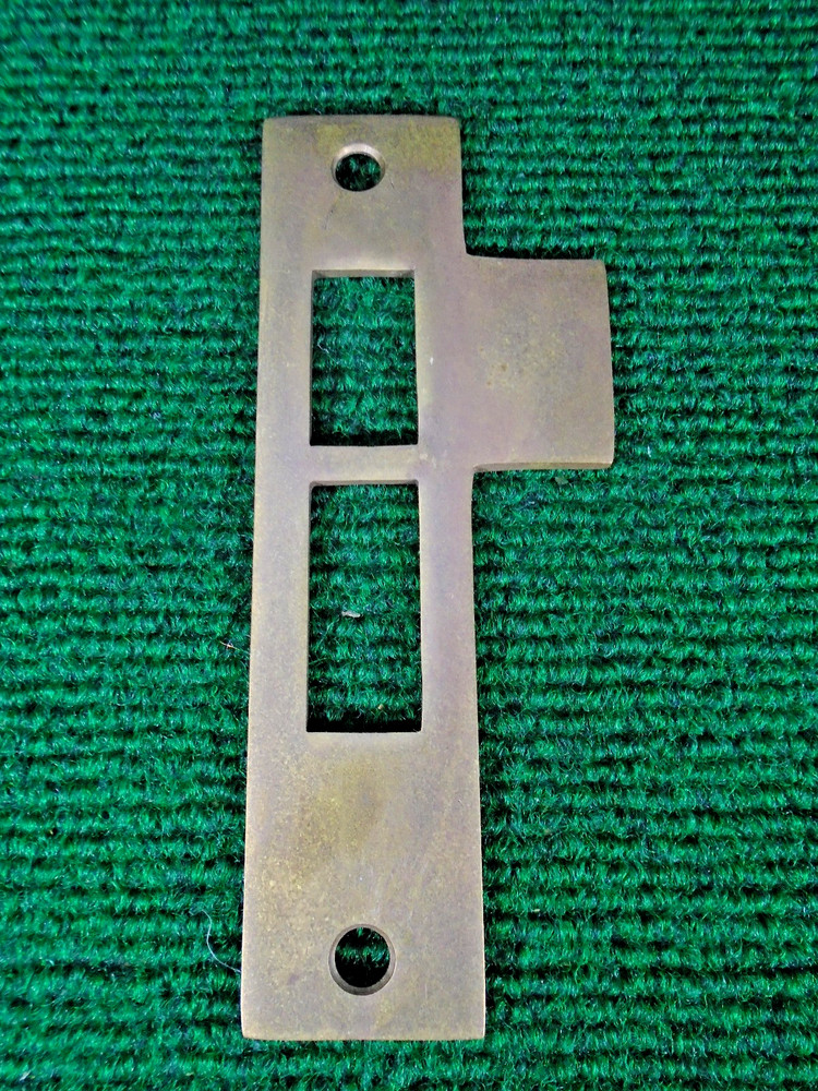 BRASS 5 1/2" ENTRY LOCK STRIKEPLATE - REVERSIBLE  (33128)