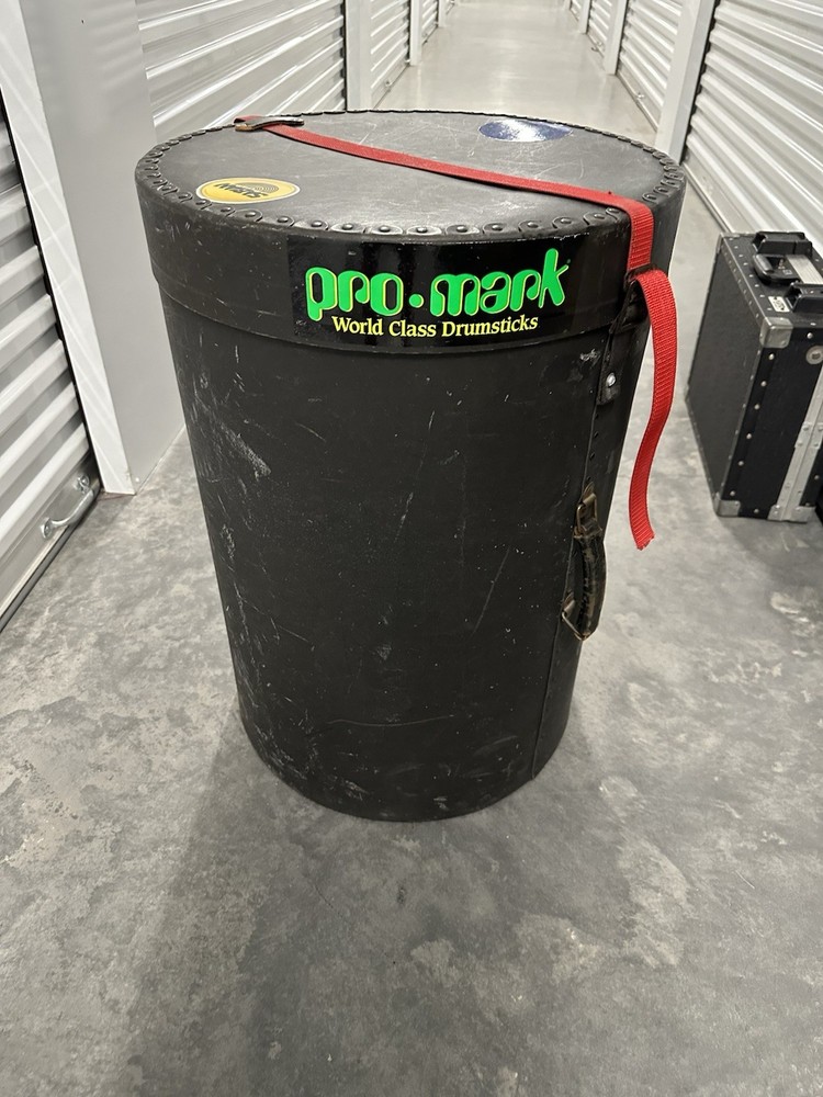 Vintage fiberboard tom case