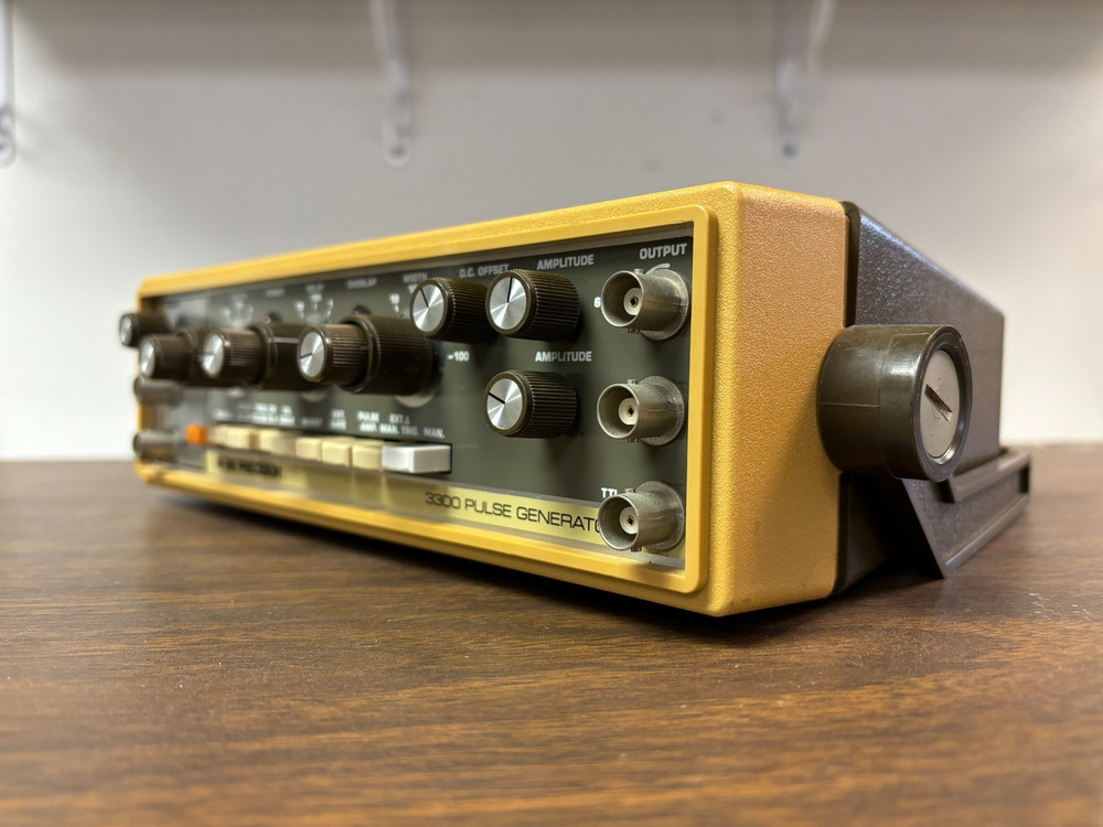 B&K Precision 3300 Pulse Generator