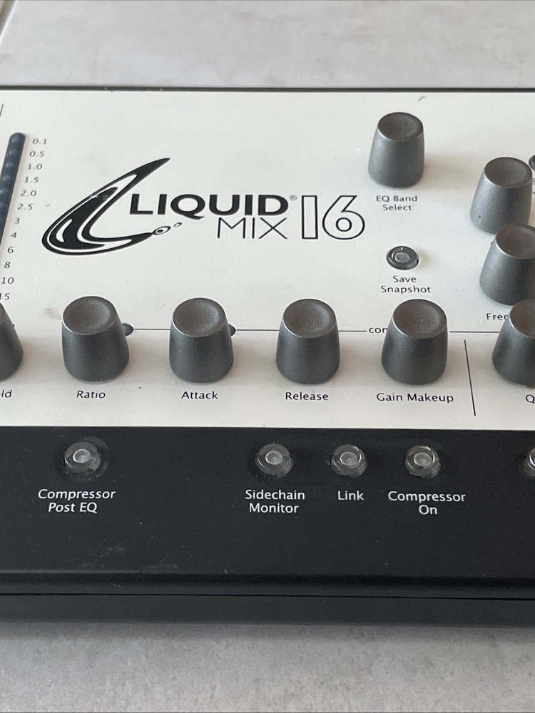FOCUSRITE LIQUID MIX 16 FIREWIRE MIXER COMPRESSION EQ EMULATION POWERS ON