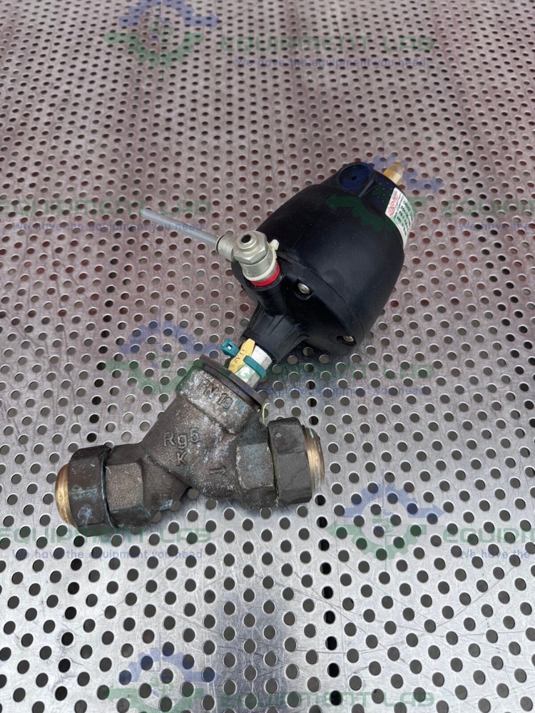 Gemu 554/25/D195 Pneumatic Angle Seat Globe Valve w/ 1" Compression Fitting