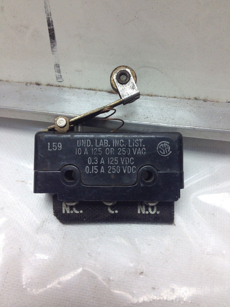 Microswitch DT-2RV22-A7 Standard Limit Switch with Roller Lever