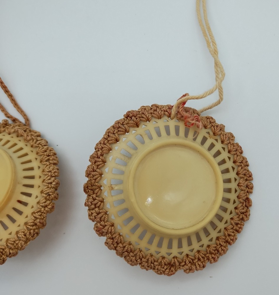 1950s Yellow Rose Curtain Tie Back or Light Pull Strings Plastic w/ Crochet 3D