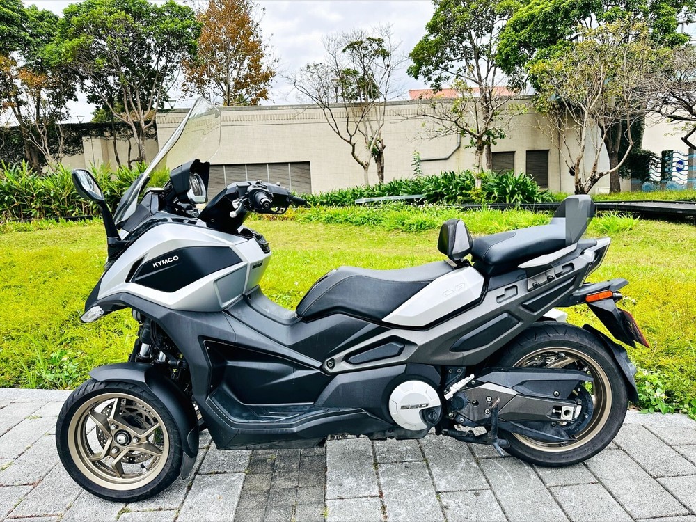 KYMCO CV3 SW.ASSY LEFT HANDLE COMP. 3520A-AGJ5-E00