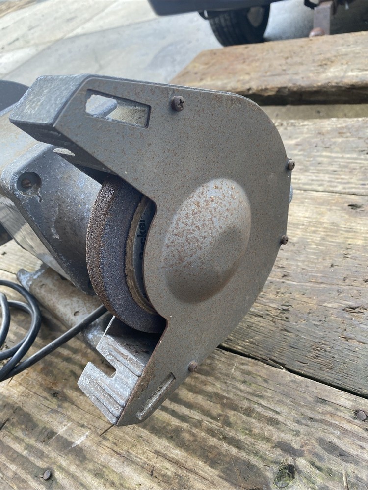 Black & Decker Heavy Duty Double Wheel Grinder 6-7" DB-01