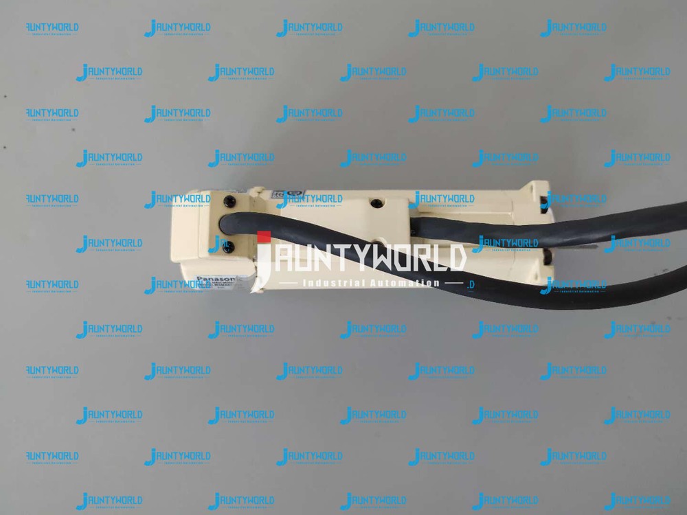ONE NEW PANASONIC SERVO MOTOR MSMA012P1B