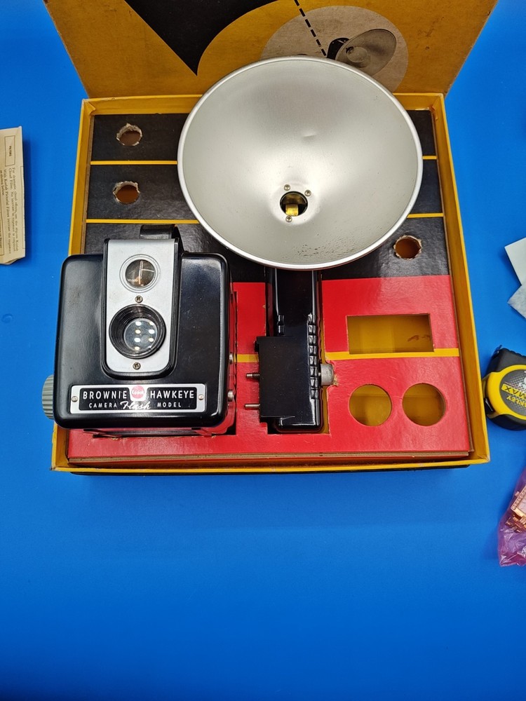 Brownie hawkeye camera flash model 177 L