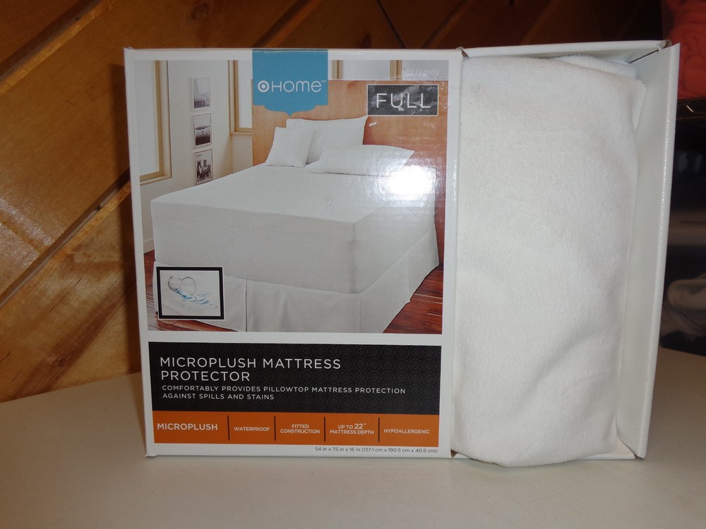 NIB TARGET HOME MICROPLUSH MATTRESS PROTECTOR  FULL SIZE BED   WATERPROOF