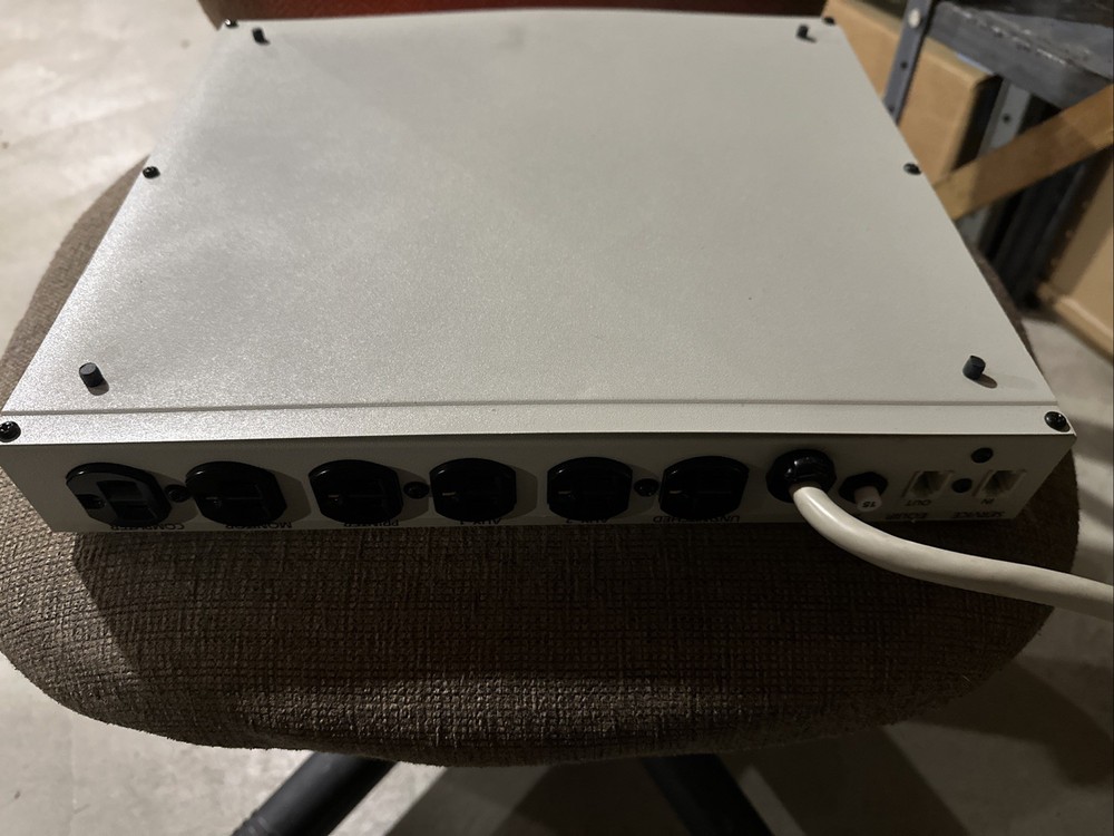Tripp Lite CCI 6-12 Transient Voltage Surge Suppressor 6-Outlet Command Console