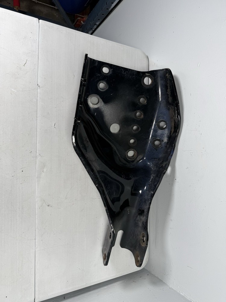 2020 Freightliner Cascadia Frame Horn LH