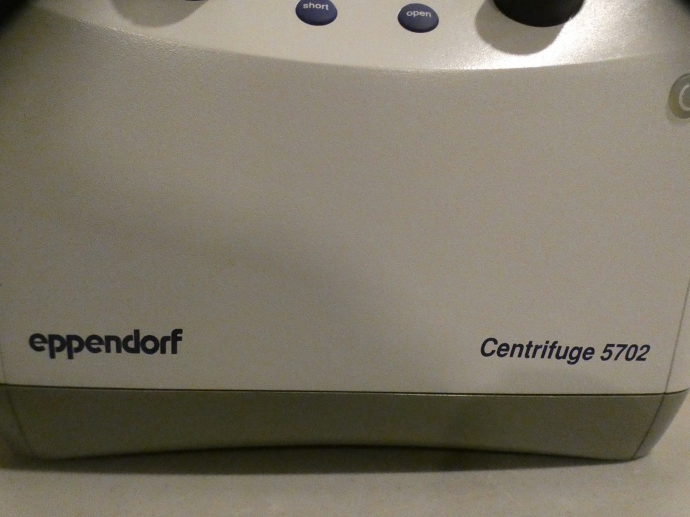 EPPENDORF CENTRIFUGE 5702 Bench Top/Counter Top Powers On, No Error Codes