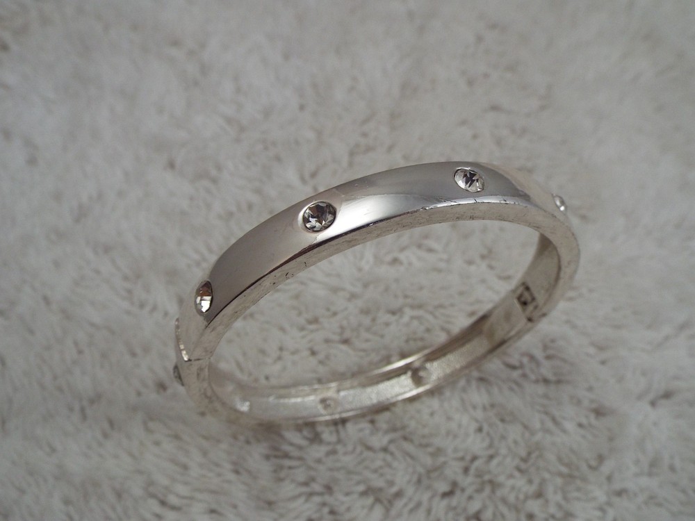 Silvertone Rhinestone Hinged Bracelet (F10)