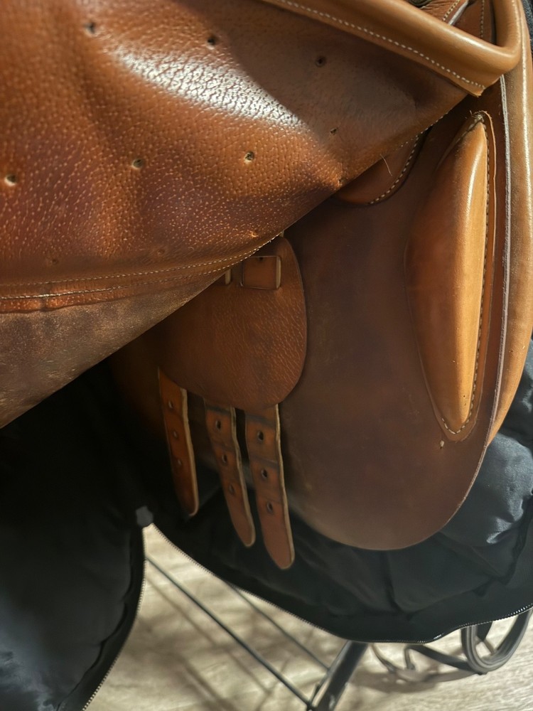 Crosby English saddle 17” seat