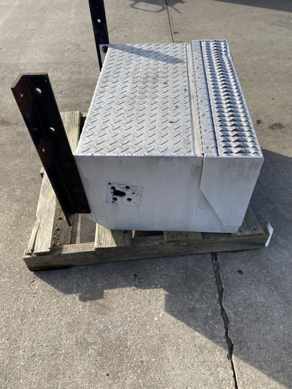 Peterbilt 379 Tool Box (693-10110)