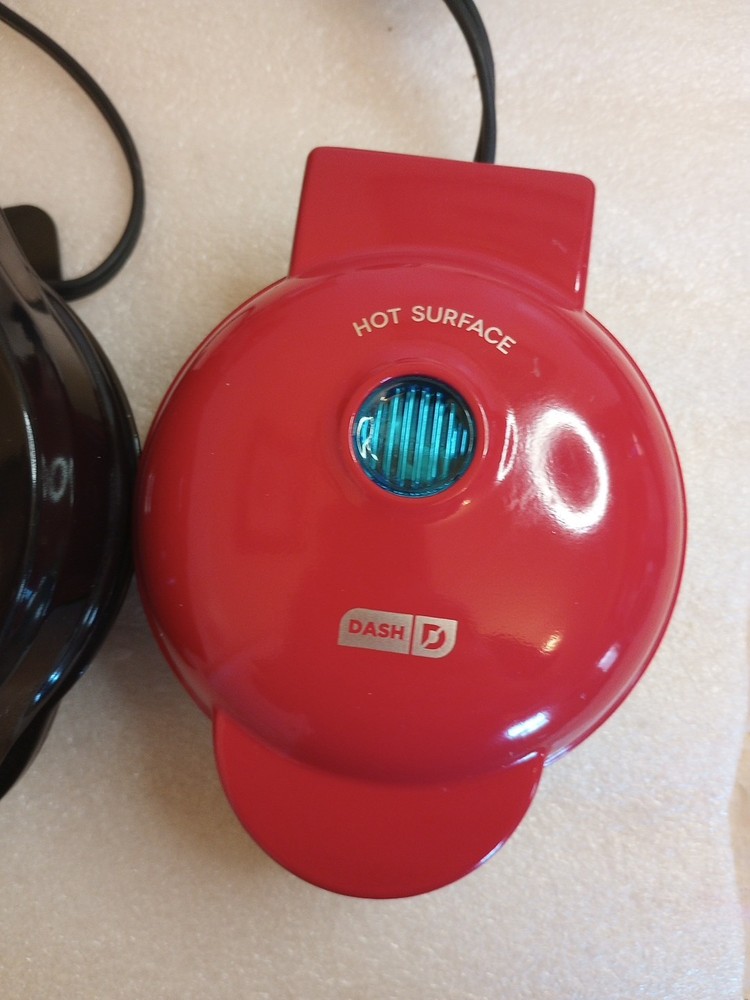 Mini Waffle Maker 3 Mini Waffle Makers Dash Holstein Nostalgia Brands