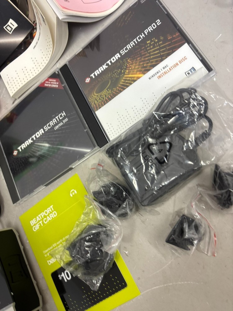 Native Instruments Traktor Audio 10 Scratch AudioDJ Interfa Complete Set Tested