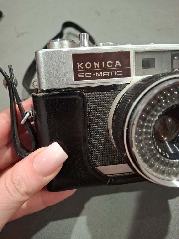 Konica Deluxe 40mm Camera
