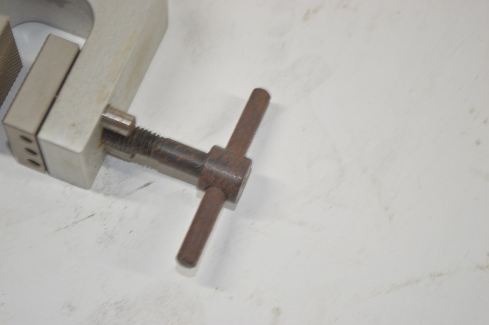 Test Resources Mechanical Grip w/ Pads