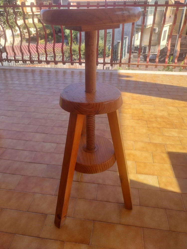 ADJUSTABLE STOOL