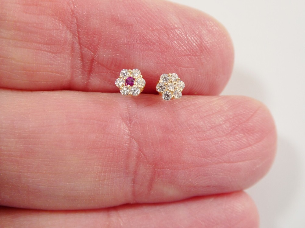 14K SOLID YELLOW GOLD FLOWER SHAPE NOSE STUD RING