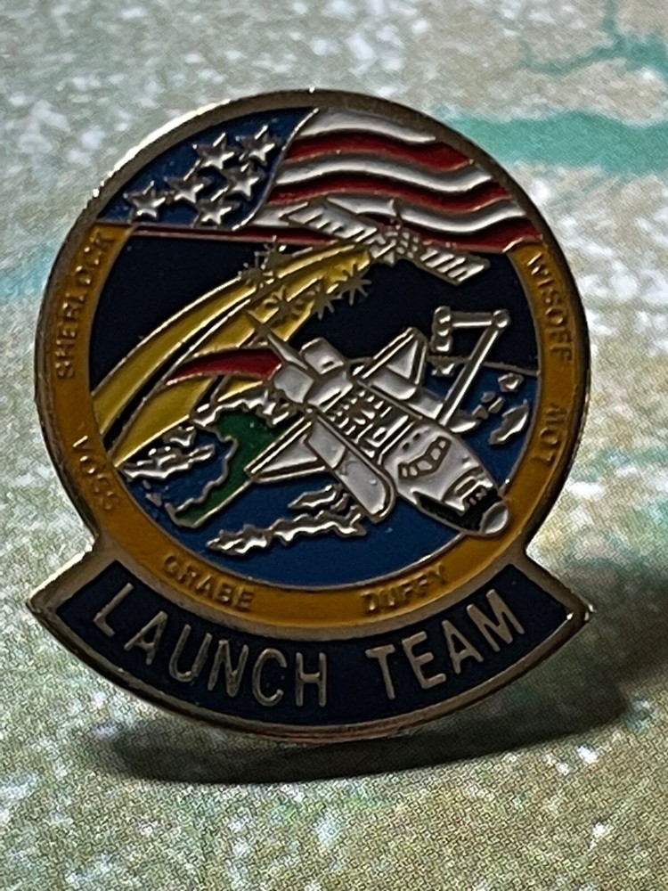 STS-57 SPACE SHUTTLE LAUNCH TEAM PIN BACK  LAPEL PIN