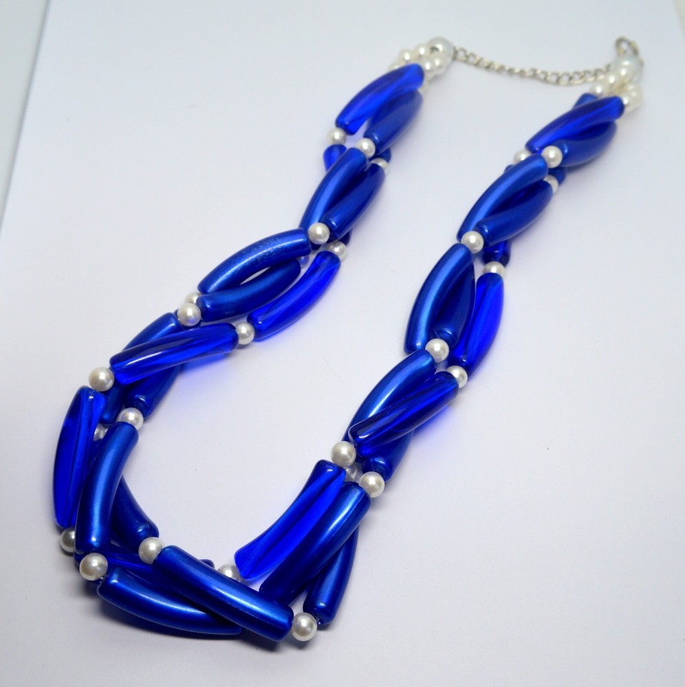 VINTAGE RETRO BLUE & WHITE BEADS NECKLACE