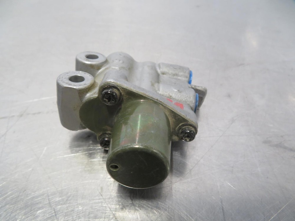 EB979 2006 06 HONDA VFR 800 INTERCEPTOR PROPORTIONING VALVE