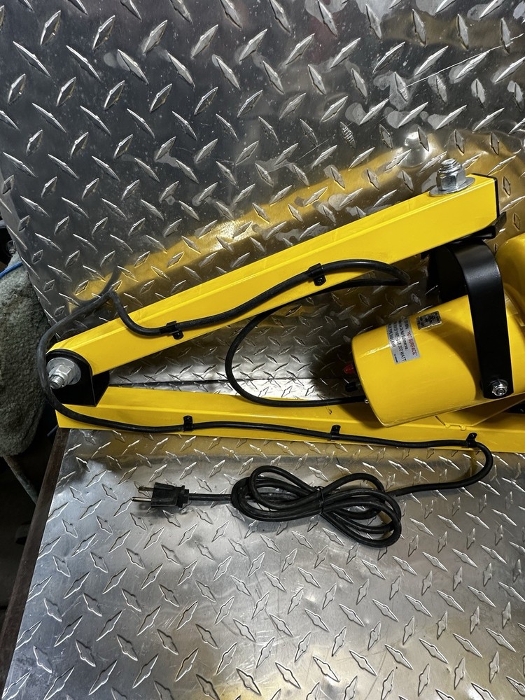 Lumapro Multi Angle 120 Volt  Spotlight