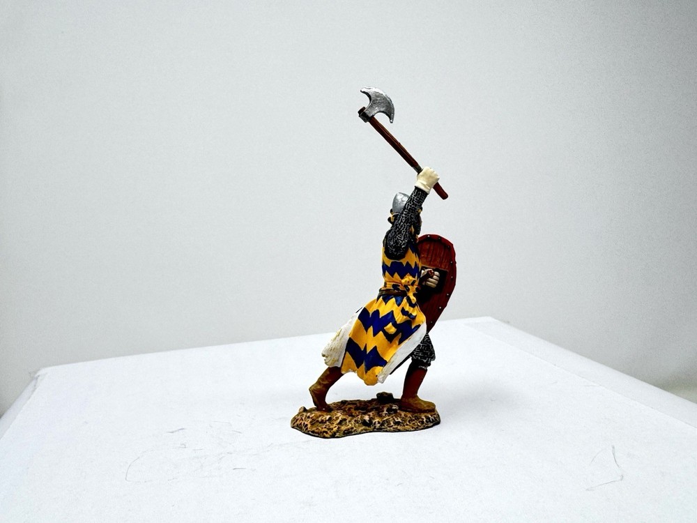 King & Country MK023 Crusaders Attacking w Axe Retired