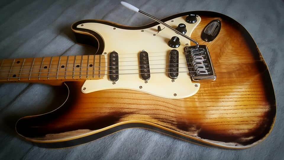 CHITARRA MODELLO STRATOCASTER