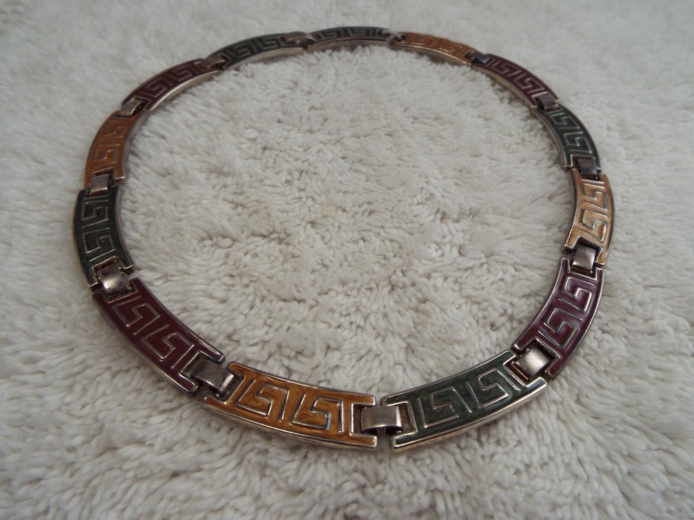 Red Green Gold Silvertone Necklace (J7)