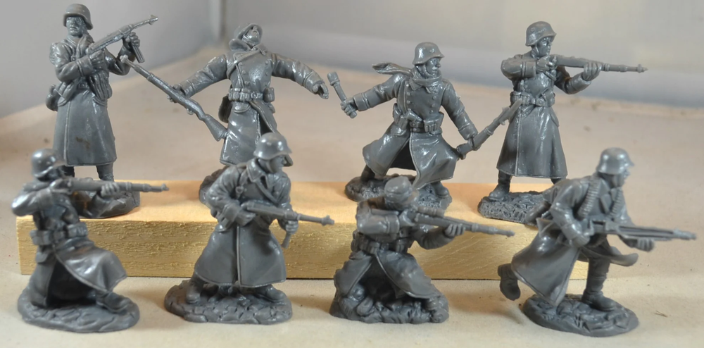 TSSD WWII German Long Coats and Russian Infantry Combo Set