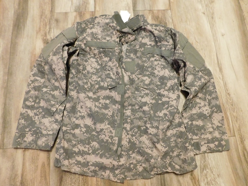 US ARMY  FLAME RESISTANT ACU TOP COAT SIZE SMALL - REGULAR NEW