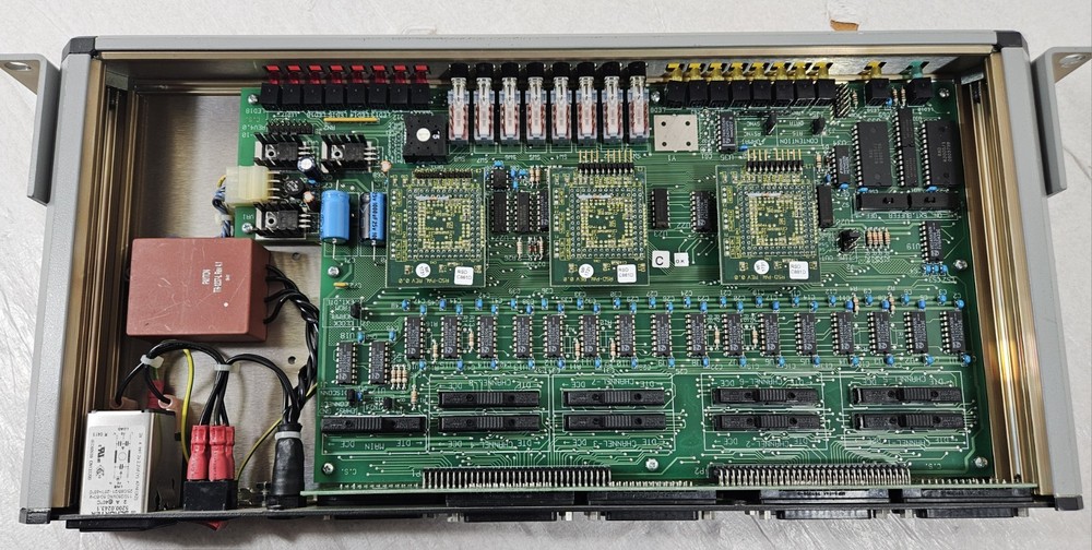 Black Box PSD-8 TL305A Programmable Sharing Device 8-Port - Rack mount.