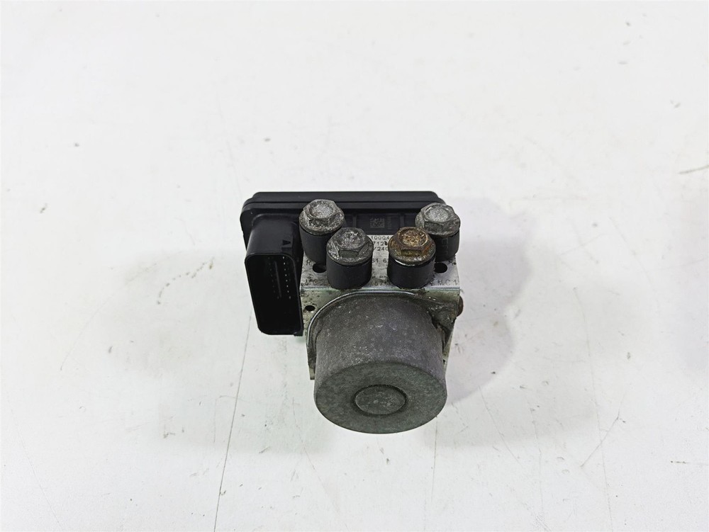 2018 Harley Softail FXFBS Fat Bob Abs Brake Pump Unit Module 41100043C
