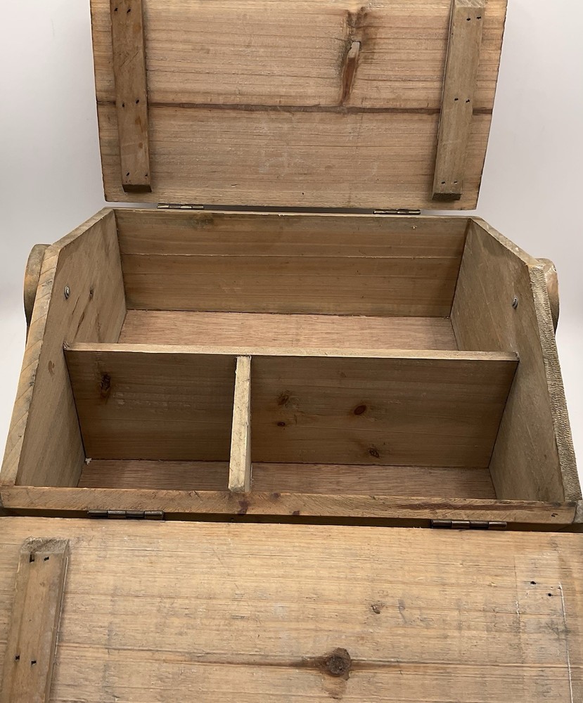 Ashland Hinged Divided Wood Container With Handle New