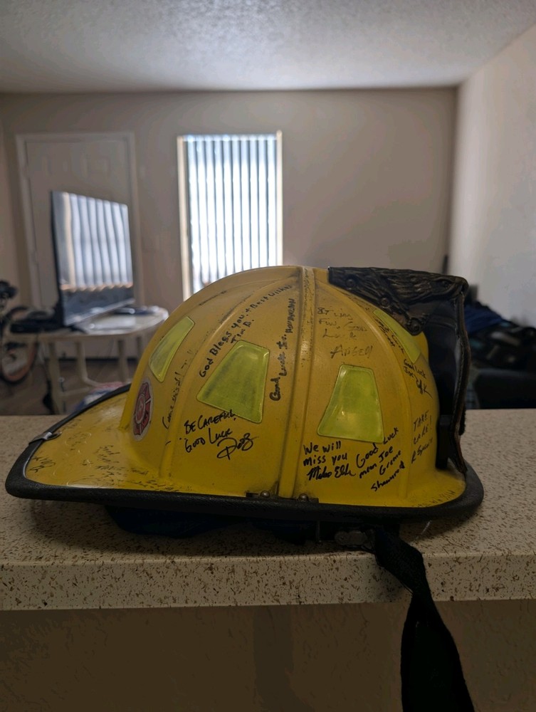 Cairns 1044 Firefighter Helmet.