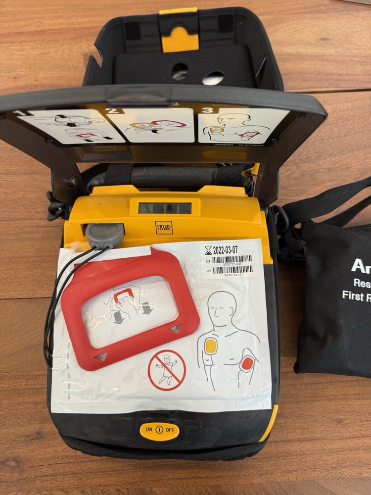 Physio Control Lifepak CR Plus With Case