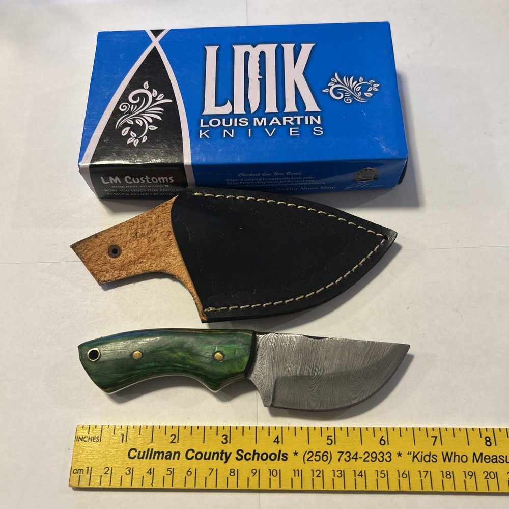 Fixed Blade Knife With Sheath And Box