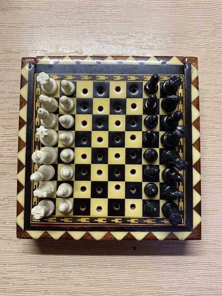 Vintage Travel Chess, Spain