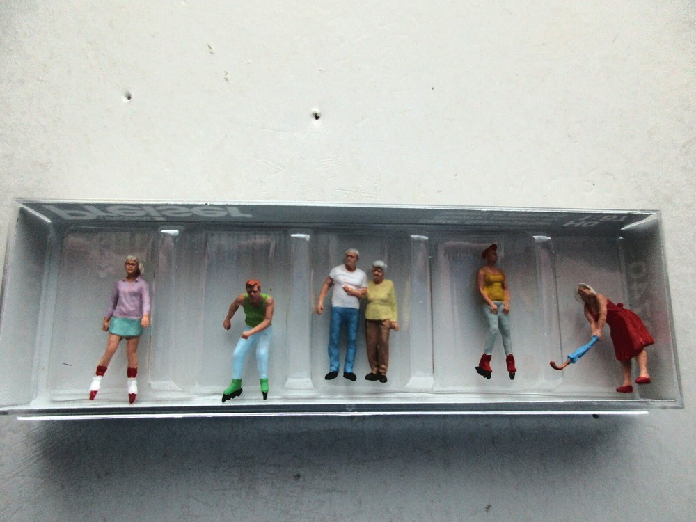 Preiser (HO 1:87) - Rollerskaters ( 10740) NIB