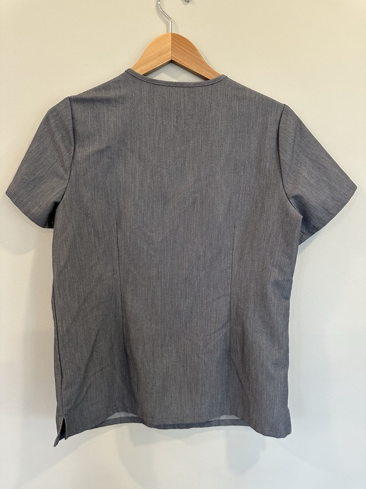 FIGS Casma Three-Pocket Women's Scrub Top Graphite Size Small