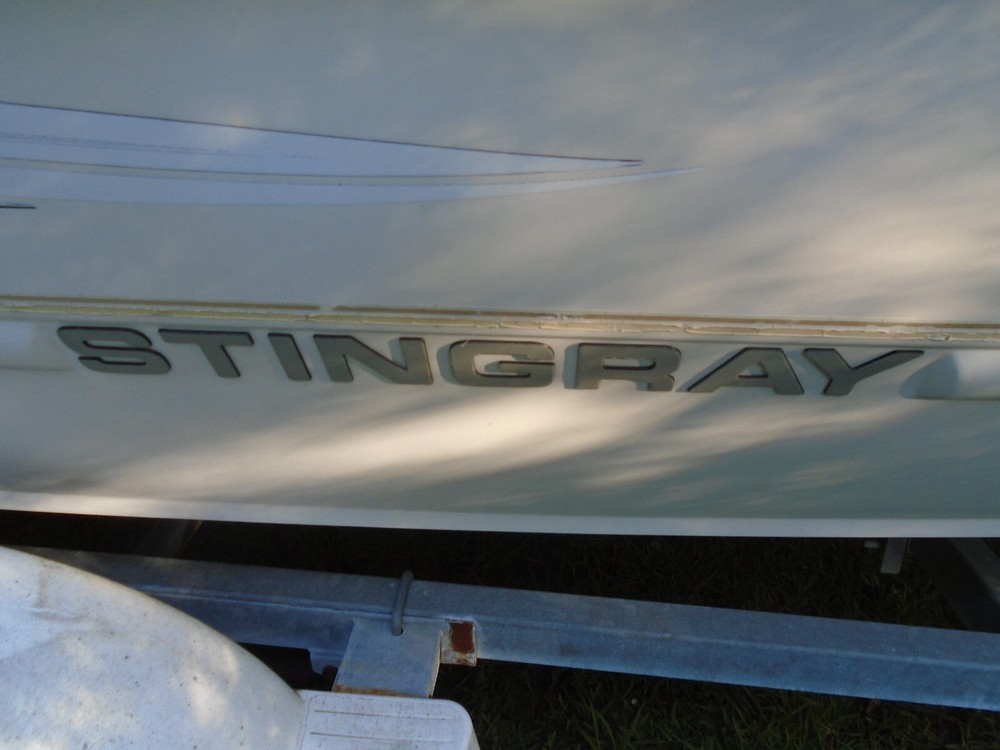 Stingray 185LS Boat Windshield, Walk-Thru Front Piece. (THIS SINGLE PIECE ONLY)