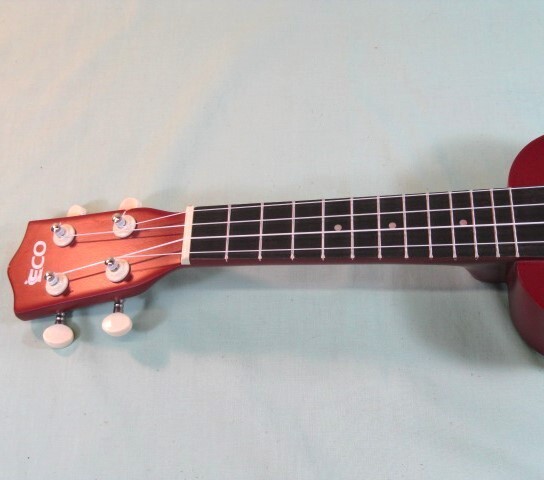 UKULELE iECO Beginner's Model 4-String w/ Case and Electronic Tuner