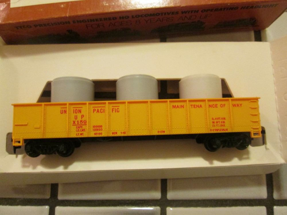 tyco UNION PACIFIC gondola car with load HO scale ////